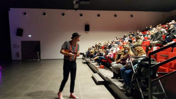 Spectacle enfants sur les dangers de malbouffe. Une représentation Musical Lille